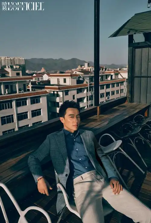 黄轩登杂志三月刊杂志封面 多变造型演绎反差魅力