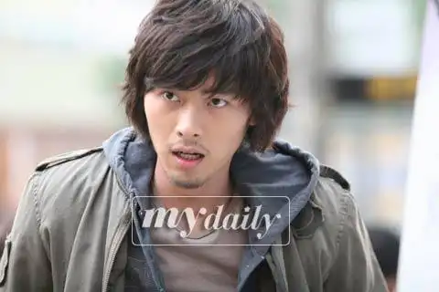 《雪之女王》日本播出人气爆发 玄彬召开影迷会