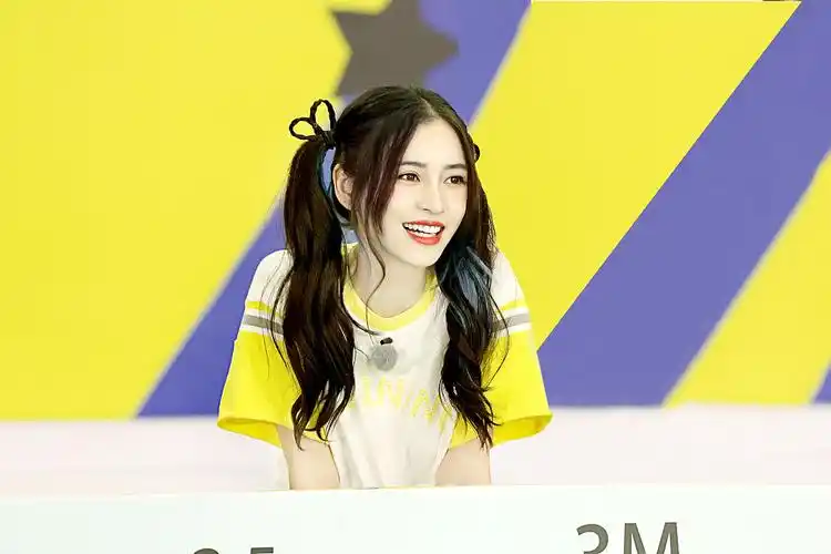 打开凤凰新闻,查看更多高清图片2021年6月5日讯,一组angelababy录制