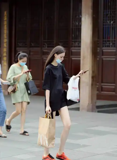 原创成都女生为什么这么美看她们的街拍穿搭一个个像是西施下凡