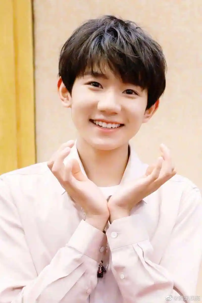 [tfboys][新闻]191024 正值王源睡觉的大好时机,偷偷分享一波可爱图--