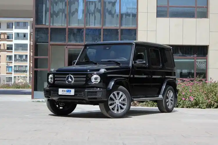 在外观设计上,新车整体造型与现有的奔驰g 500车型没有太大的区别.
