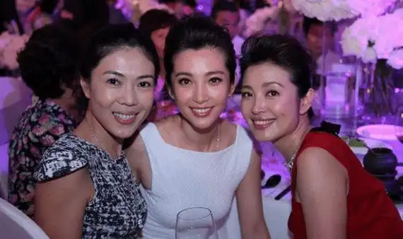 李雪34岁有3娃,姐姐50岁没结婚,很着急_李冰冰_妹妹_小妹