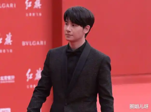 对不起我出戏了张子枫胡先煦这两张娃娃脸演夫妻好违和啊