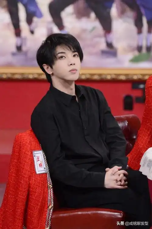 华晨宇照片高清大图帅气盘点华晨宇8款最帅气的发型
