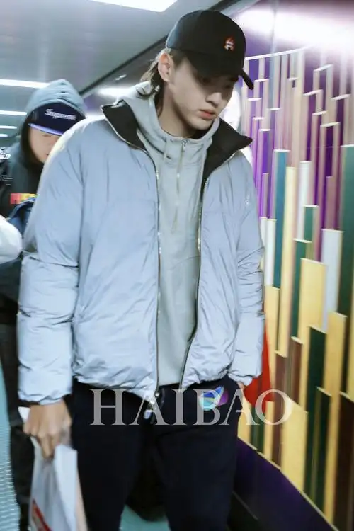 "2018海报街拍instar"候选人吴亦凡的全年街拍合辑:随性舒适,主打美式