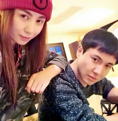 今天看到一张马丽和沈腾的合照,突然觉得年轻真好啊!