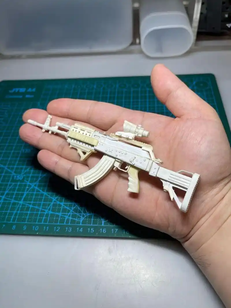 手工制作纸枪系列之m762突击步枪(猛男)  配件:4倍瞄准镜,快速弹夹.