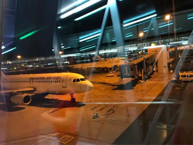 格桑花开t10:拉萨机场 重庆机场 南昌机场.