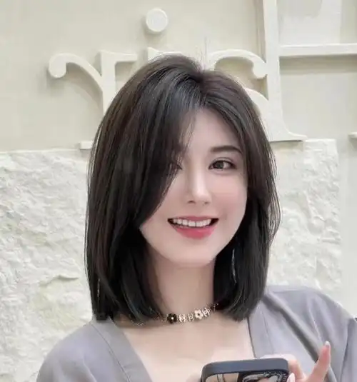 五,齐肩短发齐肩短发的发型设计,修颜效果也是超赞的,很适合圆脸女生