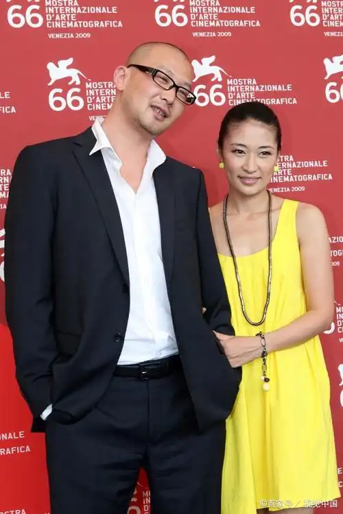 《八佰》背后的管虎:爱了马伊琍5年,却转身娶了她贤惠的闺蜜