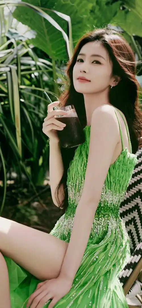 明星壁纸#绿色系长裙|貌美如花|女艺人壁纸分享鞠婧祎|白鹿|刘亦菲