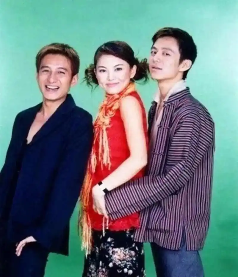 当年,李湘逼着何炅借了100万在长沙买了一套房,但如今,何炅回长沙工作