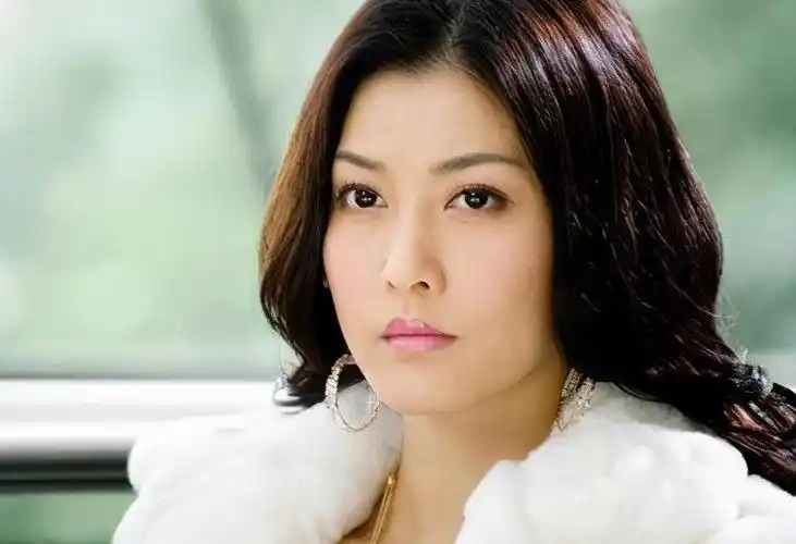 艾莉的扮演者李彩桦宣布离婚表示和平分手没有第三者