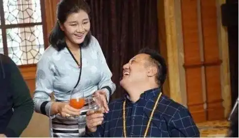 降央卓玛的老公,原来是央视工作17年的他,果然是才子配才女