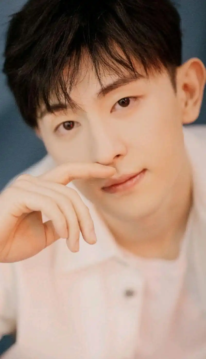 邓伦|写真里的优雅男士