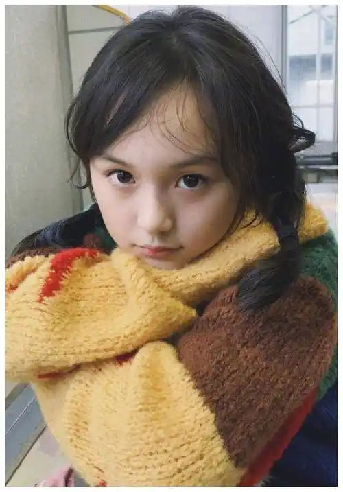 如今10岁就穿炫腹装,服了这勇气_刘楚恬_风格_背心