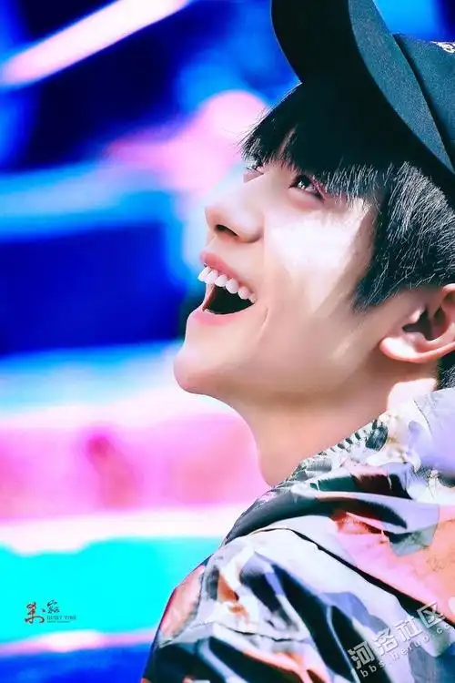 品一品易烊千玺治愈你的微笑 突然发现这个世界很美好