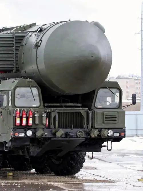 rt-2pm2白杨m#白杨  #洲际导弹  #武器装备  #军事装备  #军事  #军迷