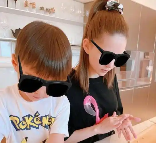 正脸照,女儿的颜值成焦点,和年轻的周董一模一样_周杰伦_儿子_鼻子