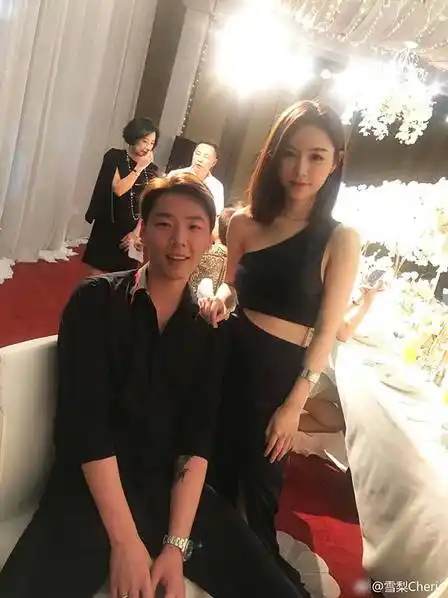 年入十亿的雪梨订婚了!男友还是个富二代(图)