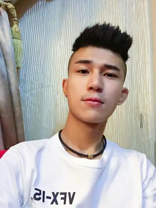 男生的皮肤怎么护理才能像这样细腻有光泽啊