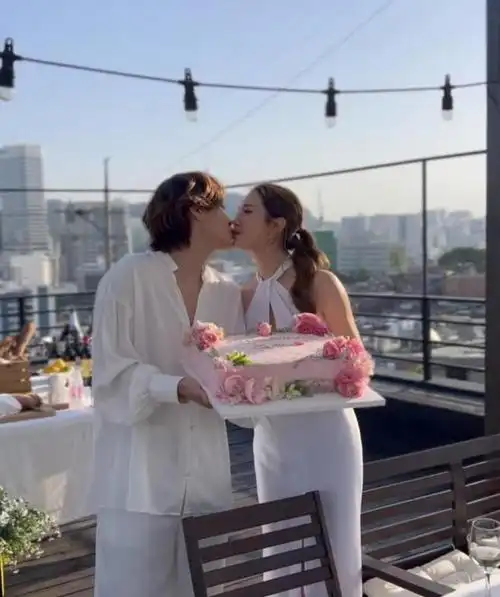 李多海se7en庆祝结婚一周年,甜蜜满满