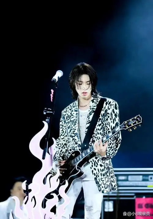 小鬼在音乐节现场亲自玩梗了,话说大家知道泰裤辣的意思么