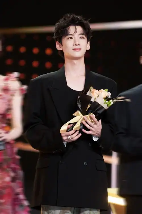 白敬亭超话#2023爱奇艺尖叫之夜#96恭喜演员@白敬亭荣获『观众喜爱