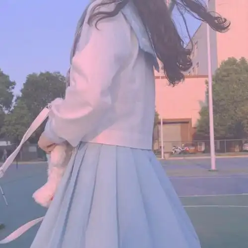 你能发一下你最喜欢的jk制服头像或者女生头像就是用手机遮挡住脸的