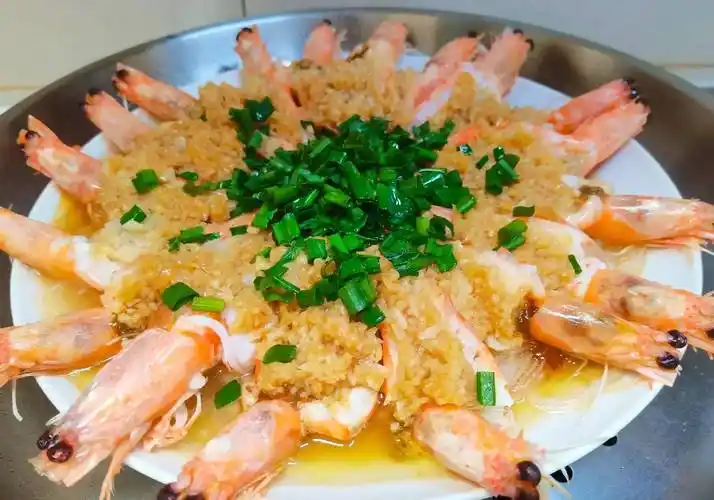 蒜蓉粉丝蒸虾,高颜值,蒜香入味,两分钟学会,粉丝比虾还好吃_时候_莉莉