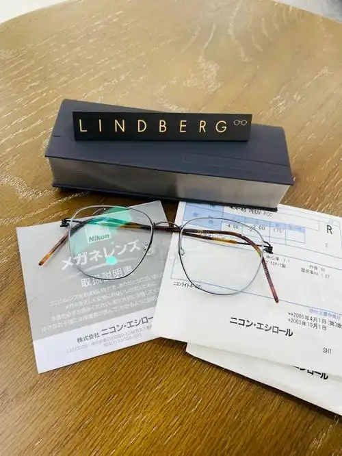 67的没有底色防蓝光镜片,解决了很多防蓝光镜片有底色的问题,这个镜片