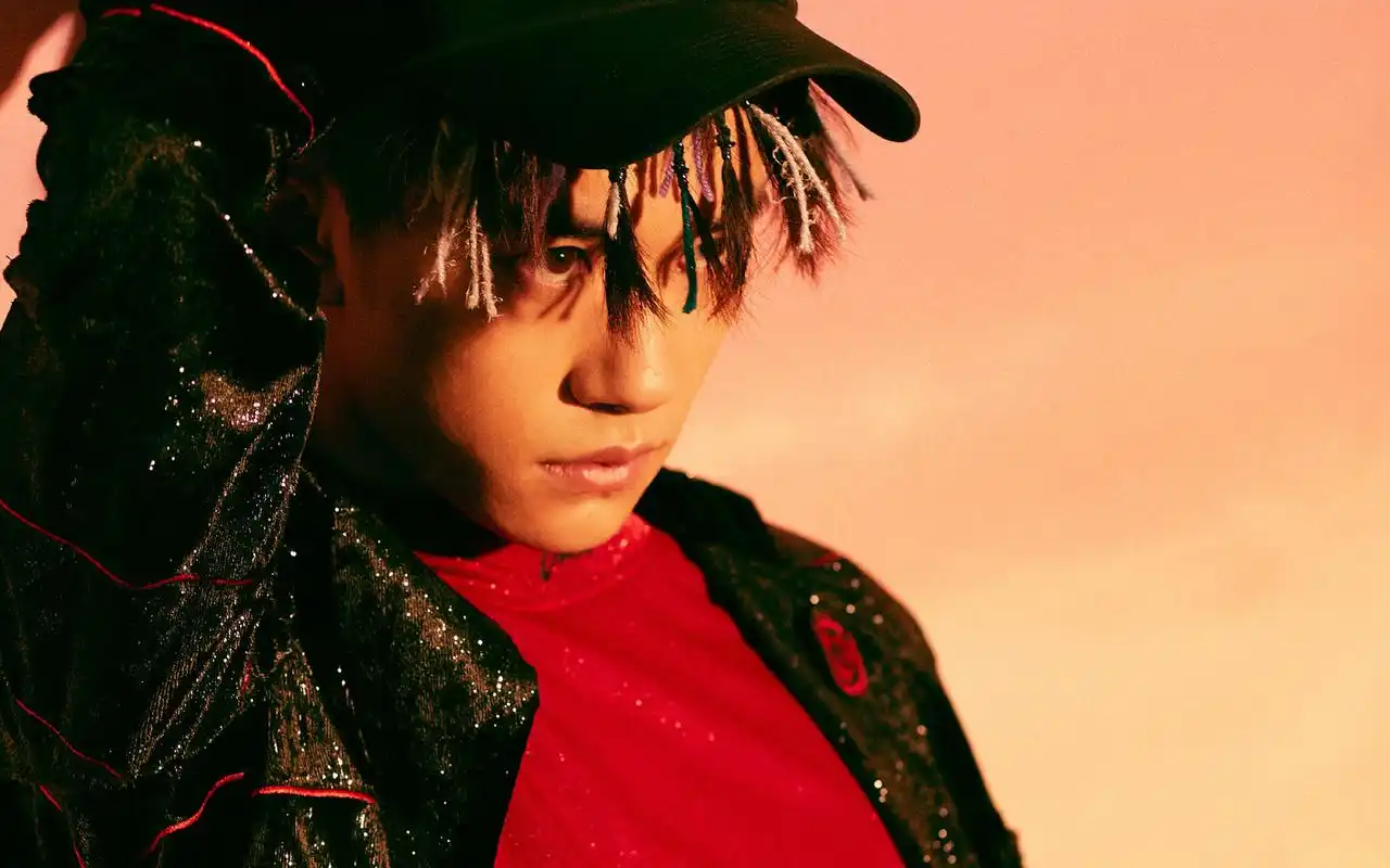 易烊千玺时尚写真高清电脑壁纸