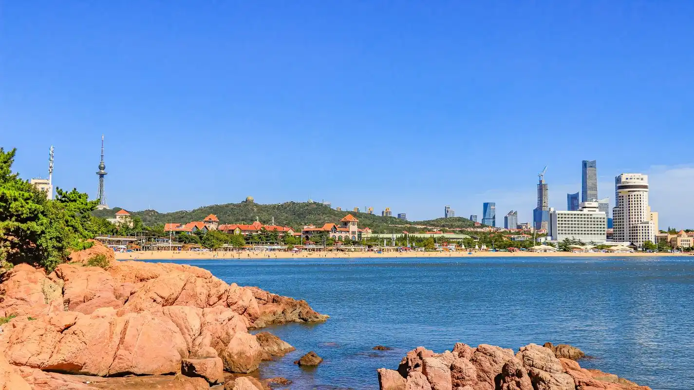 红瓦绿树碧海蓝天青岛