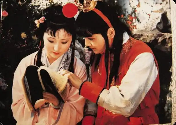 红楼梦里有两个宝玉一个贾宝玉一个甄宝玉这么安排有何深意