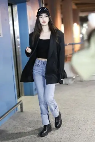 春天到了我已经开始怀念女明星的机场街拍了