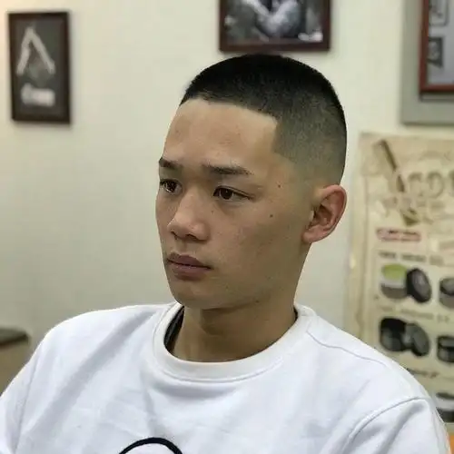 男生小平头发型剪的好照样也很帅