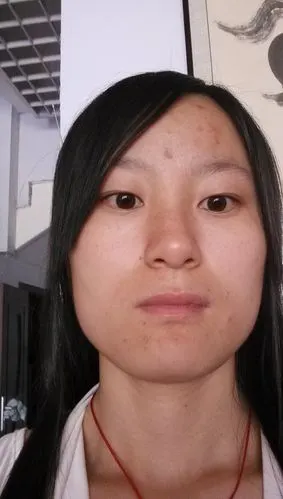 脸型是方形,下颚宽,适合什么样的发型,什么样的刘海,急求解,谢谢啦.