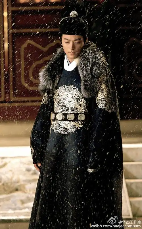 主题:不是在最美的时间遇见你,而是遇见你,就是最美