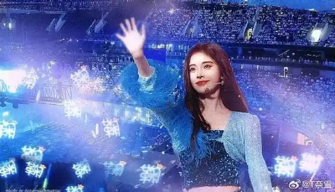 鞠婧祎#"她被蓝海的爱包围着, 但同样她也能照亮整片蓝海