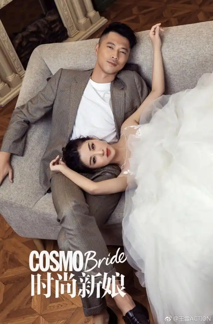 组图王雷李小萌时尚婚纱照释出恩爱互动诠释甜蜜爱情