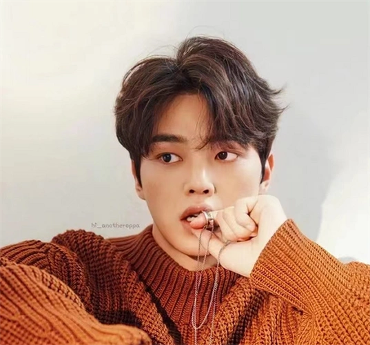 少年感满满但不失魅力的韩式男生短发,立体带着些许纹理的弧度,帅气