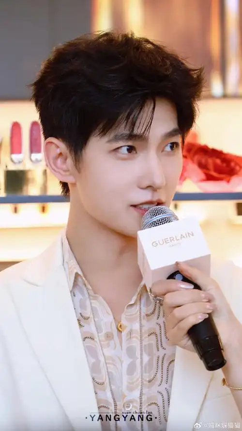 杨洋法国娇兰全球代言人