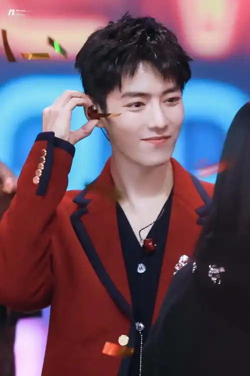 肖战2021东方台跨年晚会