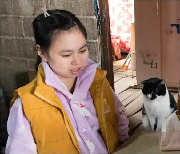 19年陕西小伙赴渝见网友得知她生活不能自理他的做法让人感动