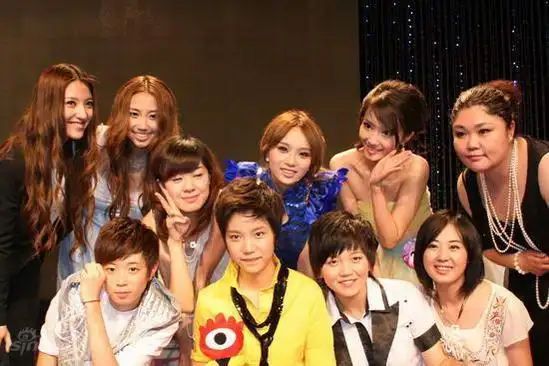 图文快女20强第一场10强合影