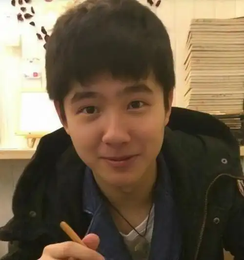 男大也能十八变看了刘昊然的初中照不忍直视