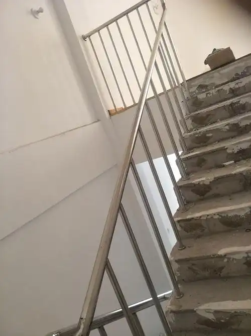 白钢铁艺楼梯扶手