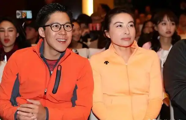 看完郭晶晶霍启刚相守18年,才懂大s张嘉倪的"豪门婚姻