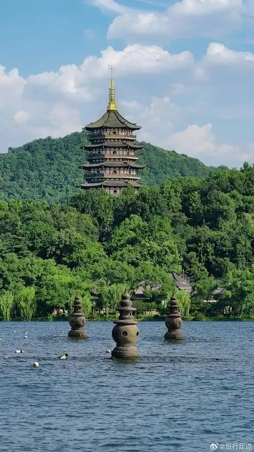 "上有天堂,下有苏杭",这个夏天总要和心爱的人去一趟杭州西湖吧!